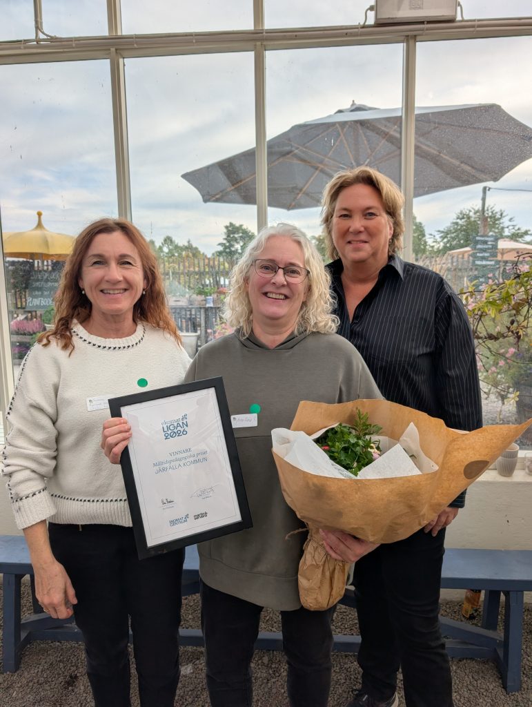 På bilden: representanter från Järfälla kommun och Sara Nyberg från vår Guldvän Martin & Servera.